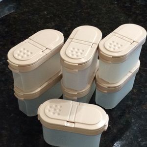 VTG 80’s Tupperware Spice Shaker Containers - 7